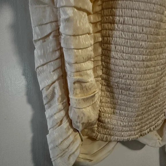 ASTR Cream Ruched Women's Top - Picture 4 of 5